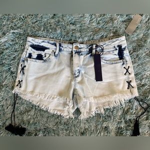 NWT TractrBLU jean shorts size 29